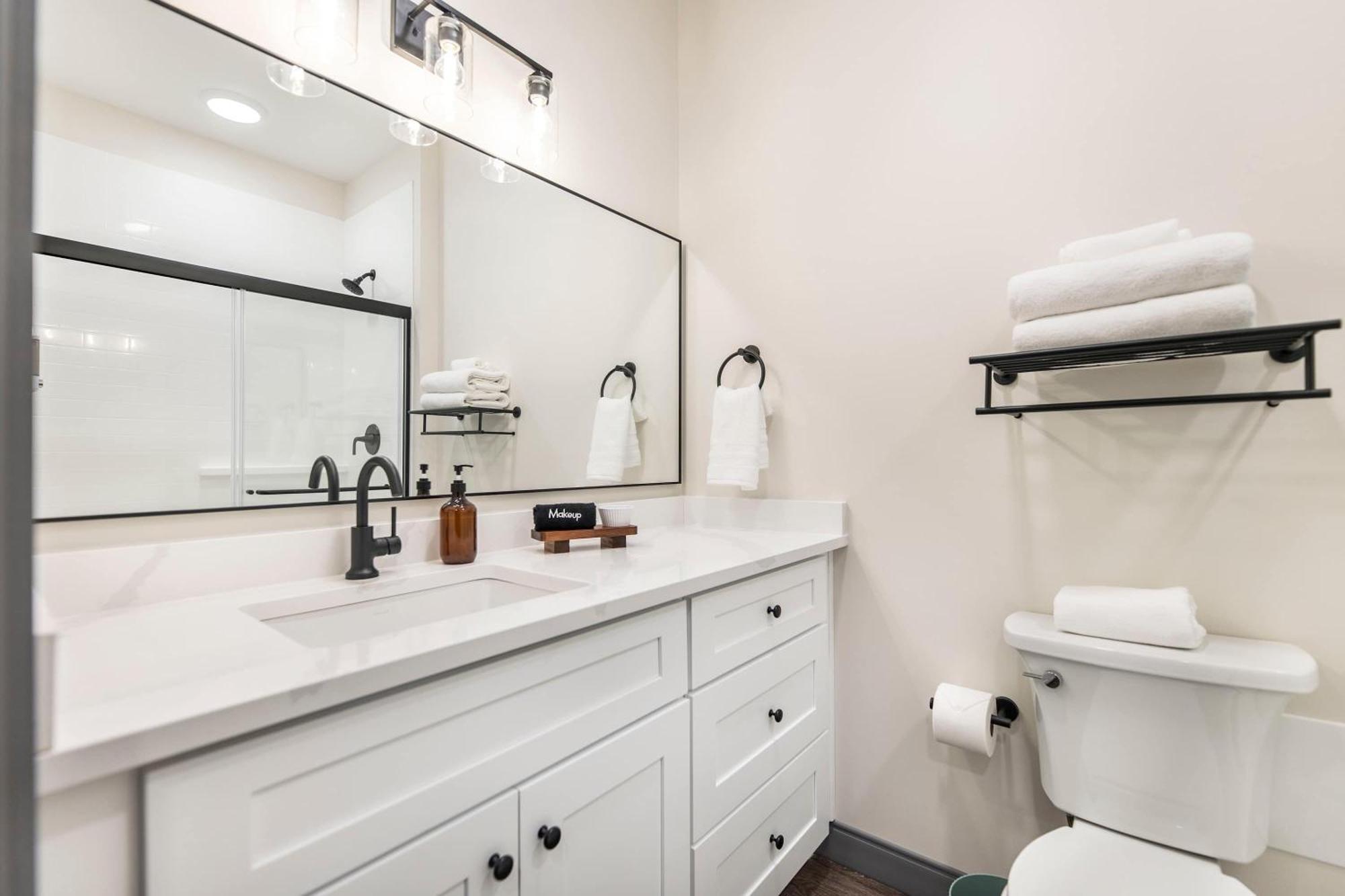 Elegant Downtown Escape With Luxe Vibes Apartment Macon Luaran gambar
