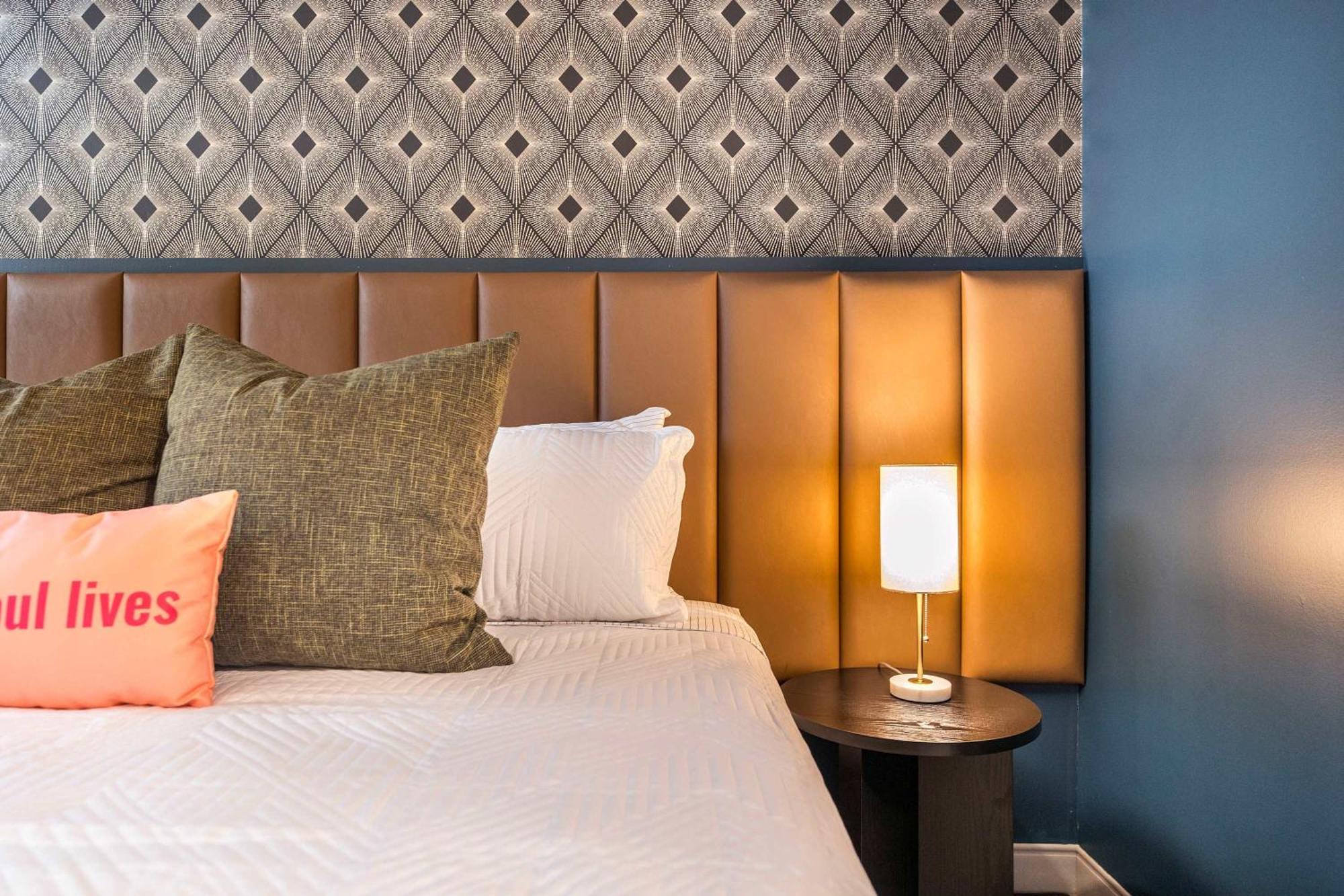 Elegant Downtown Escape With Luxe Vibes Apartment Macon Luaran gambar