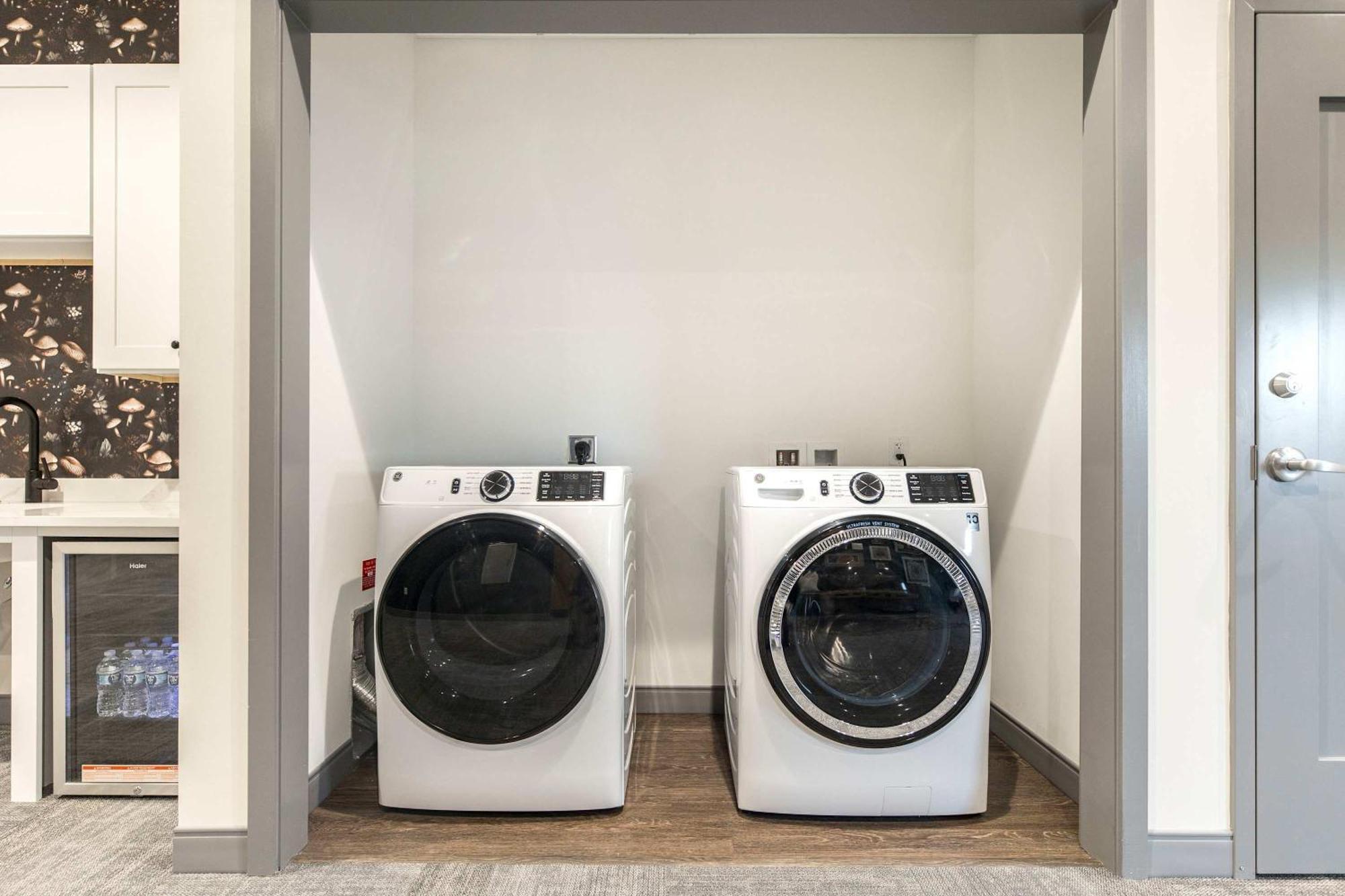 Elegant Downtown Escape With Luxe Vibes Apartment Macon Luaran gambar